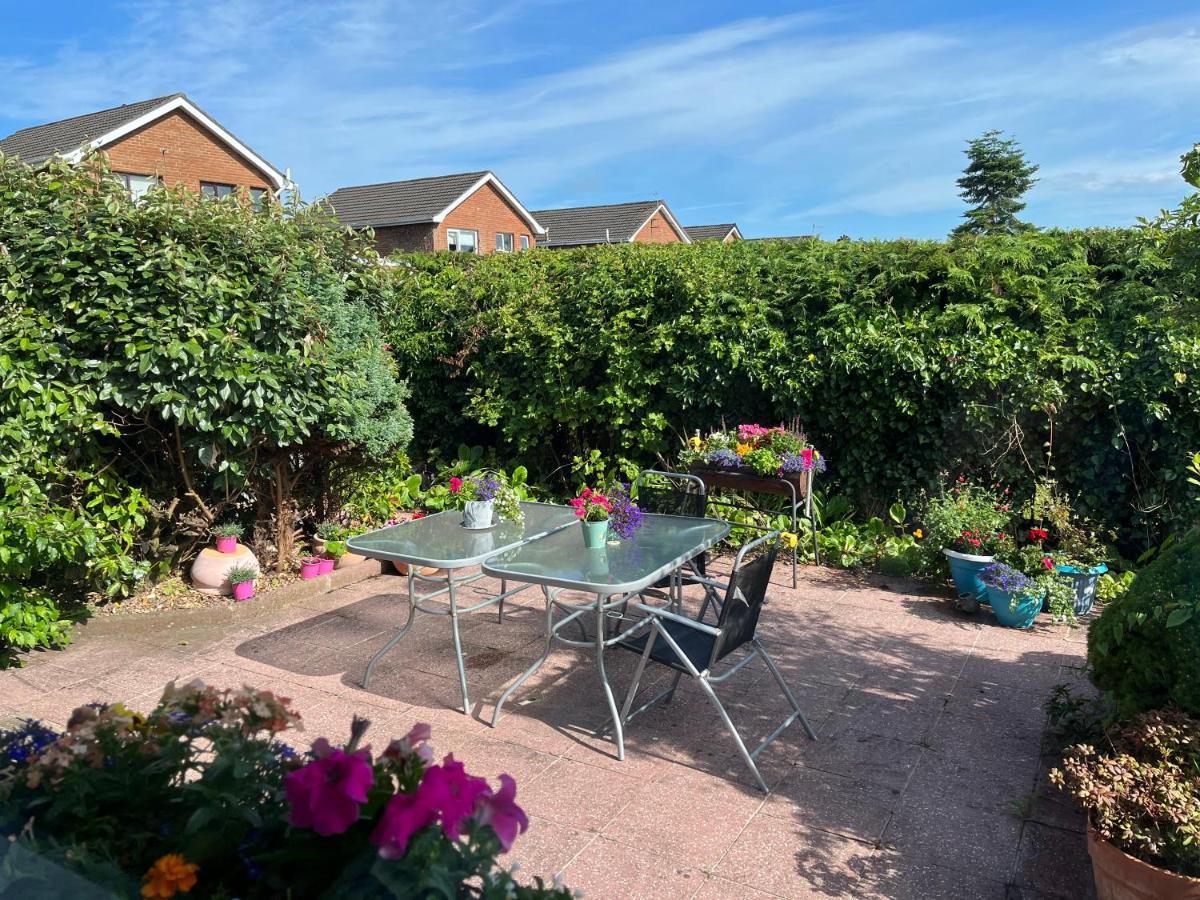 Spacious 5 Double Bed Bedroom Bungalow Near Belfast Lisburn Exteriör bild