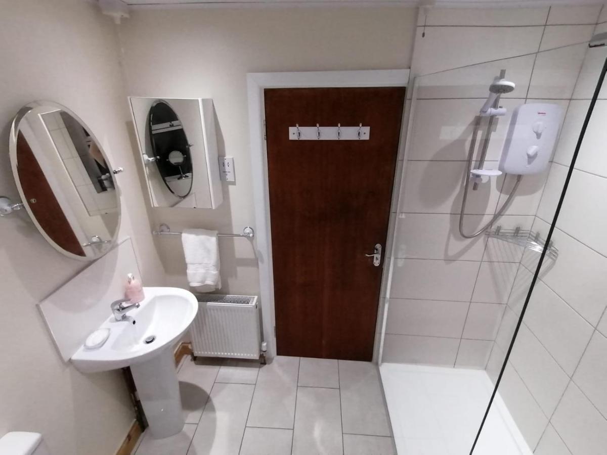 Spacious 5 Double Bed Bedroom Bungalow Near Belfast Lisburn Exteriör bild